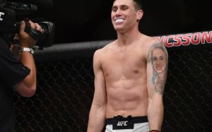 Даррен Тилл договорился с UFC о поединке с Джаредом Каннонье