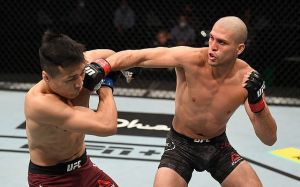 Кто получил бонус в 50 000$ на UFC Fight Night 180 ?