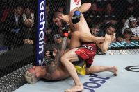 Ислам Махачев финишировал Чарльза Оливейру во втором раунде на UFC 280 и стал новым чемпионом легкого веса