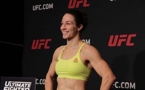 Сара МакМанн и Кетлен Виейра встретятся на UFC 215