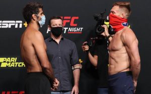 Видео боя Бенеил Дариуш - Скотт Хольцман UFC on ESPN+ 32
