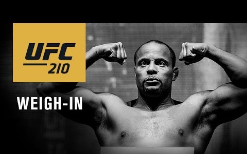 Официальное взвешивание перед UFC 210
