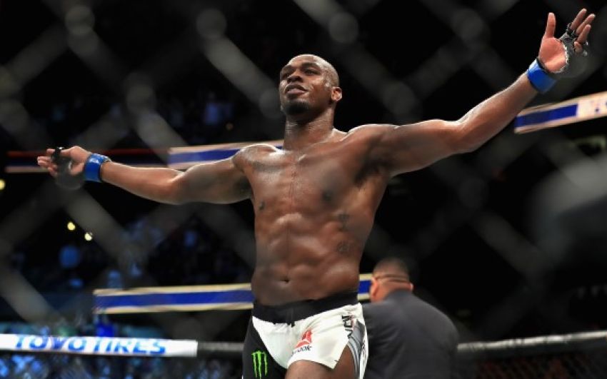 Джон Джонс защитил титул в поединке с Тиаго Сантосом на UFC 239