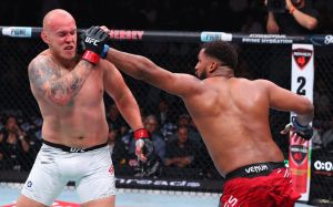 Видео боя Уолдо Кортес-Акоста – Сергей Спивак UFC 316
