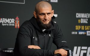 Тренер Чимаева рассказал о массовой драке с Холландом и командой Диаса