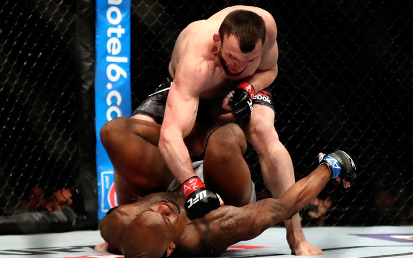 Муслим Салихов и Мовсар Евлоев выступят на турнире UFC в Сингапуре
