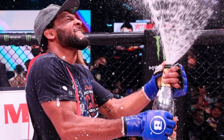 Эй Джей МакКи хочет пересмотреть условия контракта с Bellator: "Пришло время Bellator показать мою ценность"