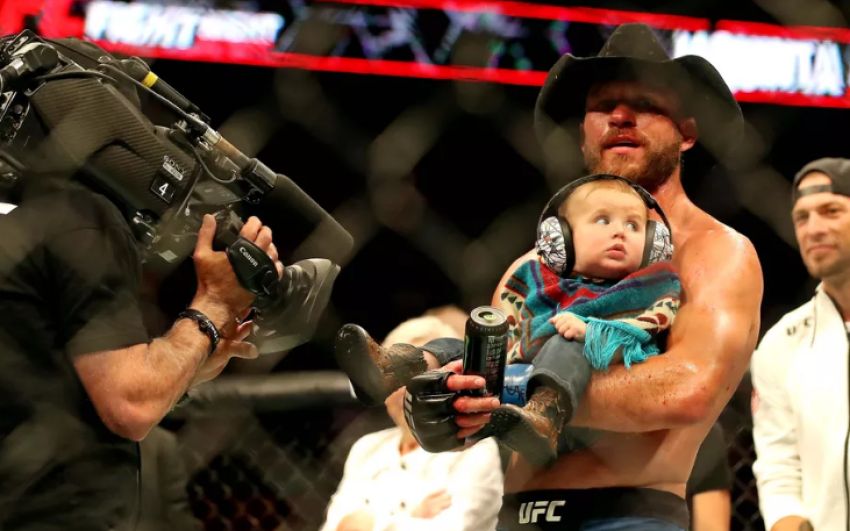 Бонусы турнира UFC Fight Night 151: Эл Яквинта - Дональд Серроне