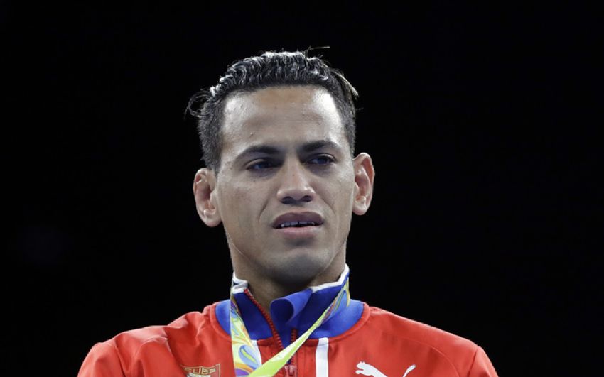 Золотой медалист олимпийский игр Робейси Рамирес подписал контракт с Top Rank