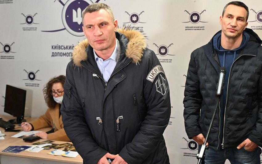 Тайсон Фьюри отреагировал на решение братьев Кличко и Усика защищать Украину от вторжения России: "Это фантастика"