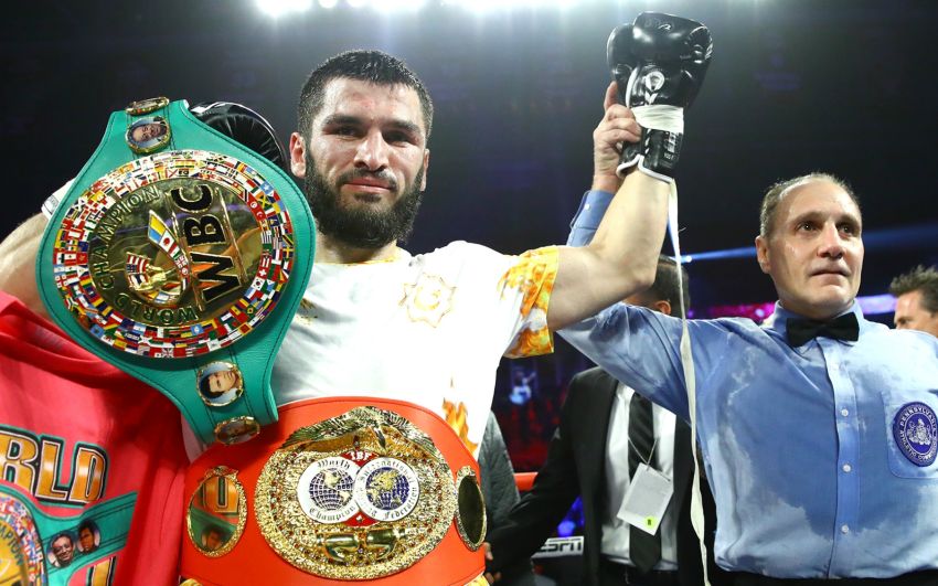Маурисио Сулейман рассказал, повлияет ли на Бетербиева решение WBC об исключении российских боксеров из рейтингов