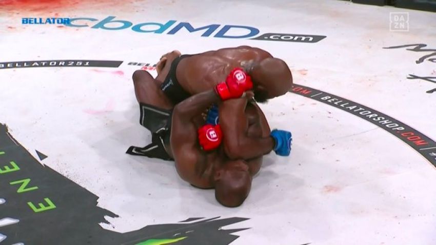 Кори Андерсон успешно дебютировал в Bellator, досрочно победив Мелвина Манхуфа