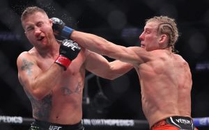 Джастин Гэтжи победил Пэдди Пимблетта в яркой зарубе на UFC 324
